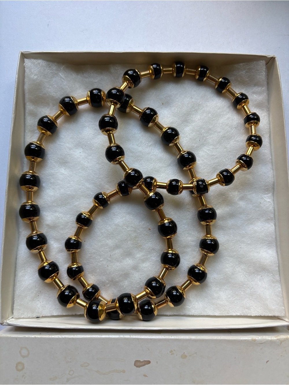 Metropolitan Museum of Art Beaded Necklace Set - Black and Gold - Picture 4 of 9